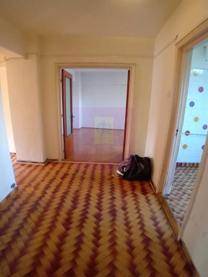 Apartament cu 4 camere decomandat în Libertății