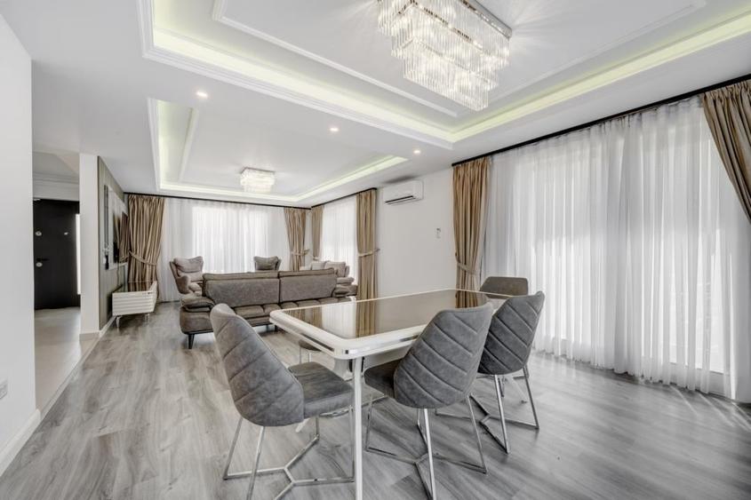 Casă cu 4 camere cu Teren 200 Mp în 1 Decembrie