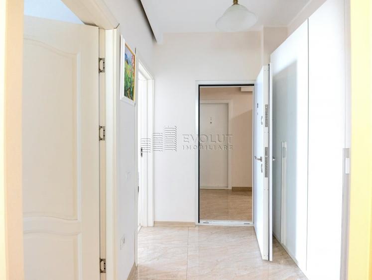 Apartament cu 3 camere decomandat, mobilat în Central
