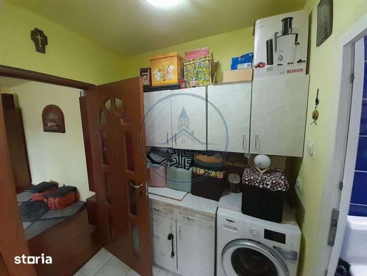 Apartament cu 3 camere semidecomandat, mobilat în Independenței