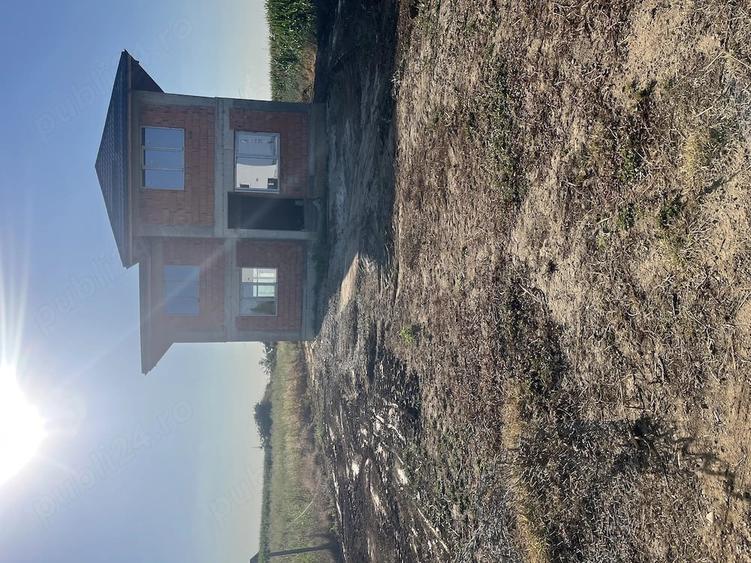 Casă cu Teren 1750 Mp în Dobreni