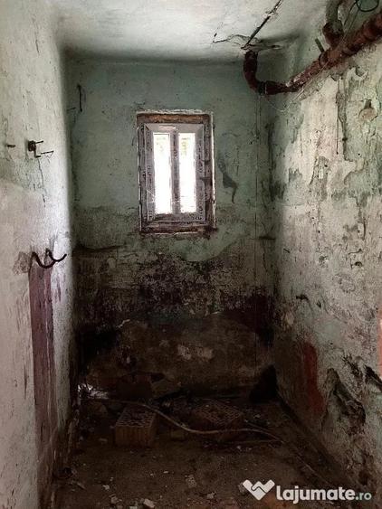 Apartament cu 2 camere semidecomandat în Băi