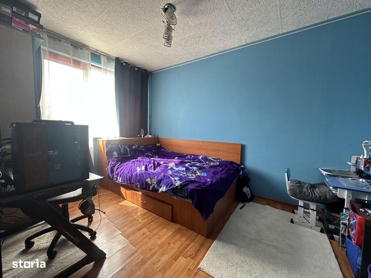 Apartament cu 3 camere semidecomandat în Cina