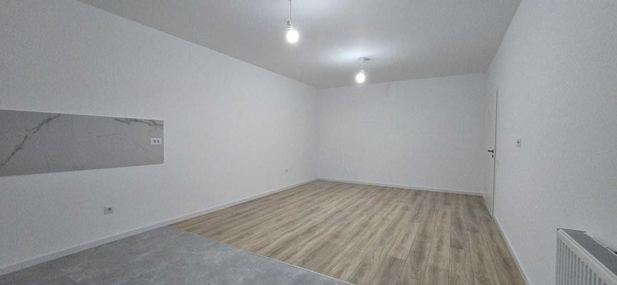 Apartament cu 2 camere decomandat în Tractorul