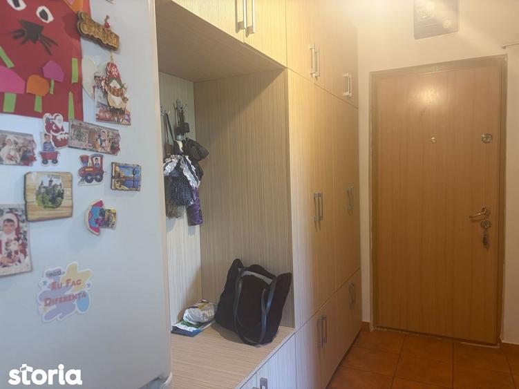 Apartament cu 3 camere semidecomandat, mobilat în Berceni — fotografia 2