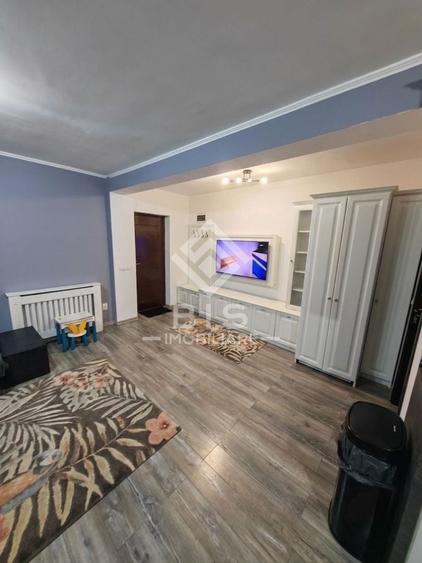 Apartament cu 3 camere decomandat în Sud