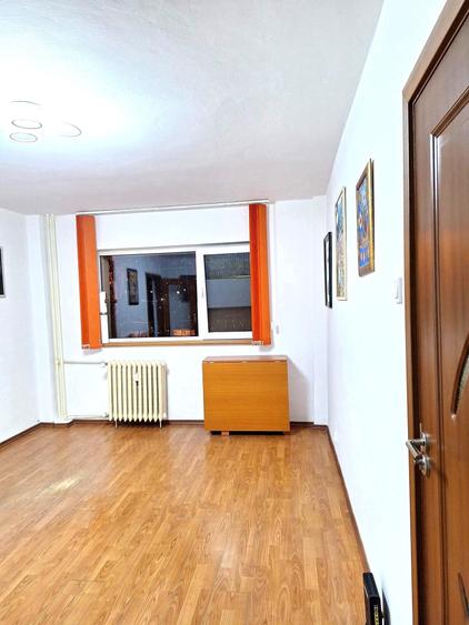 Apartament cu 2 camere decomandat în Drumul Taberei