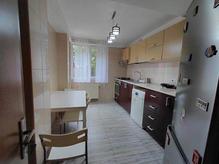 Apartament cu 3 camere decomandat în Central