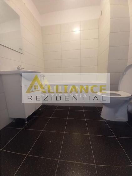 Apartament cu 3 camere decomandat în Metalurgiei