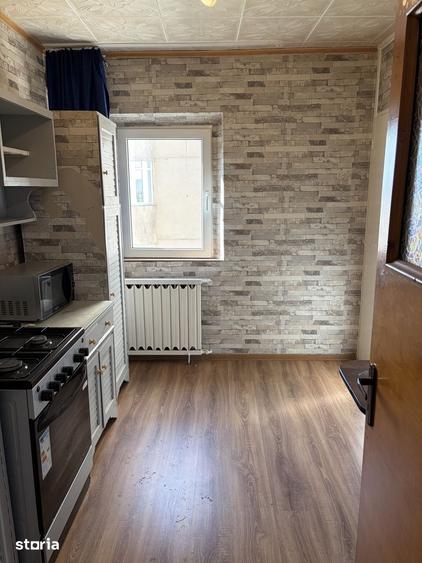 Apartament cu 3 camere decomandat în Giurgiului