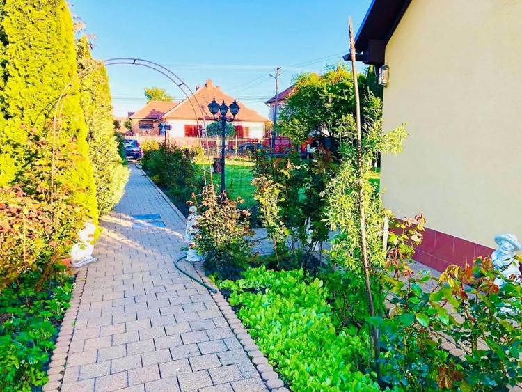 Casă individuală cu 3 camere cu Canalizare în Calea Poplăcii