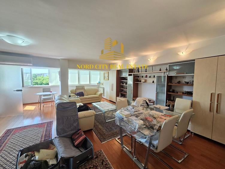Apartament cu 3 camere semidecomandat în Titulescu