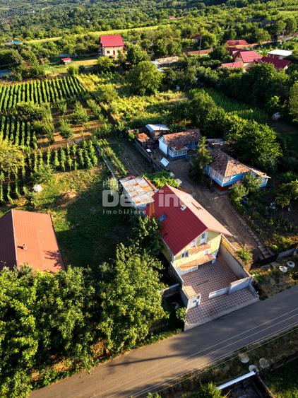 Casă individuală cu 6 camere cu Garaj în Hilița