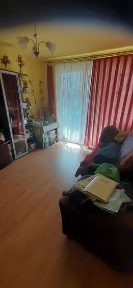 Garsonieră decomandată, mobilată în Florești