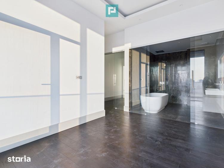 Apartament cu 4 camere decomandat în Tei