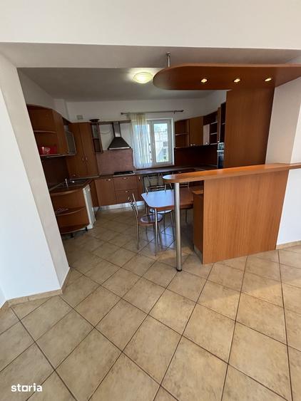 Apartament cu 4 camere decomandat în Herăstrău