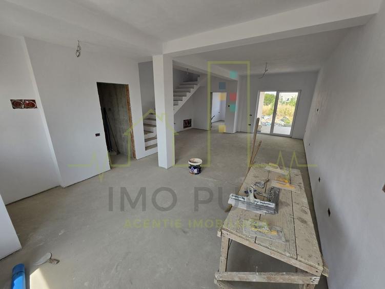 Duplex cu 4 camere cu Canalizare în Moșnița Veche