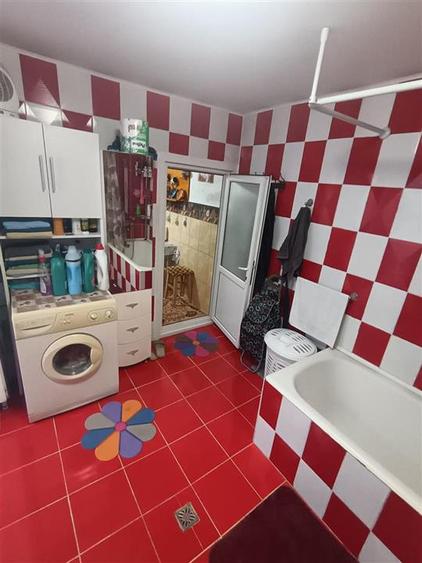 Casă individuală cu 3 camere cu Canalizare în Central
