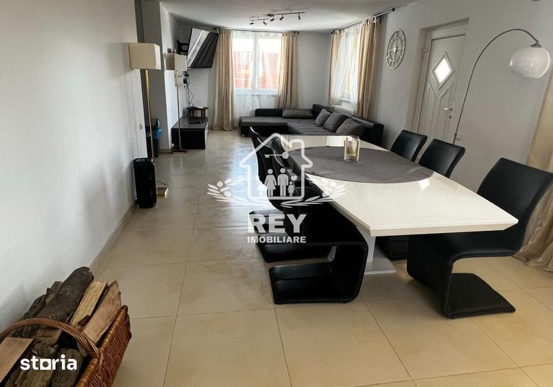 Casă cu 10 camere cu Teren 250 Mp în Central