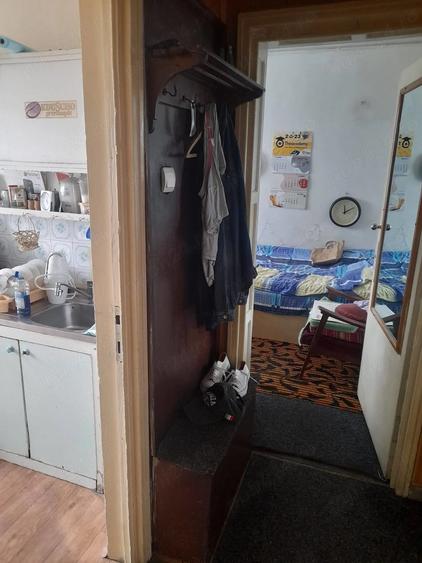 Apartament cu 3 camere semidecomandat în Pajura