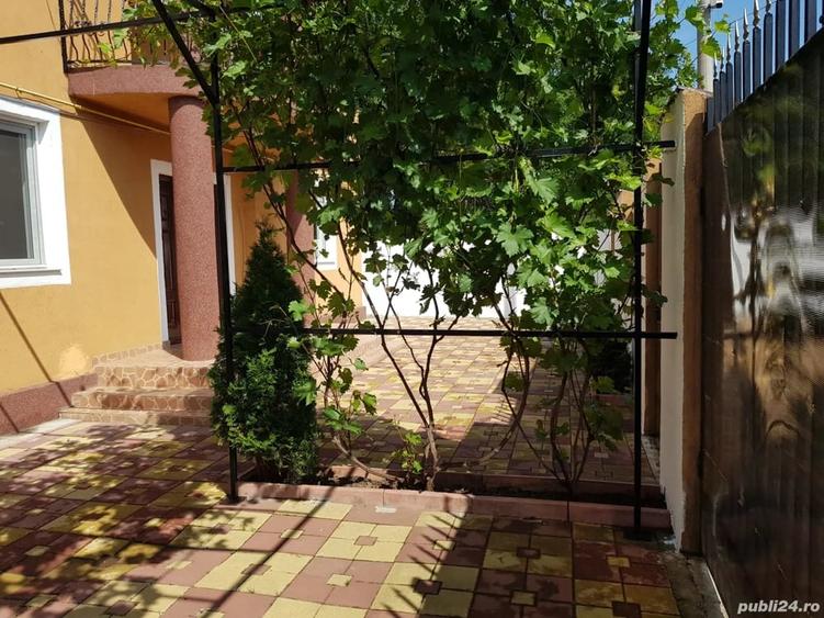 Casă cu 5 camere cu Teren 300 Mp în Apărătorii Patriei