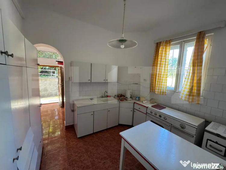 Casă cu 6 camere cu Teren 700 Mp în 700