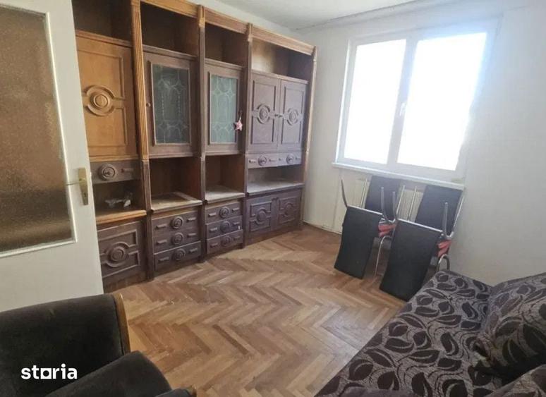 Apartament cu 3 camere în Calea Romanului
