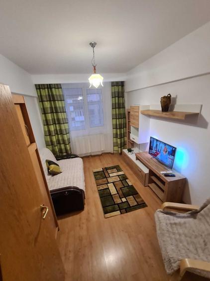 Apartament cu 3 camere decomandat în Tineretului