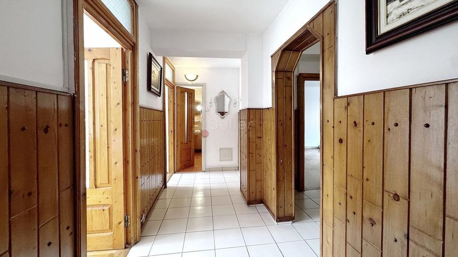Apartament cu 4 camere decomandat în Noua