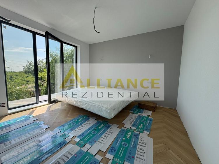 Duplex cu 5 camere decomandat cu Canalizare în Central