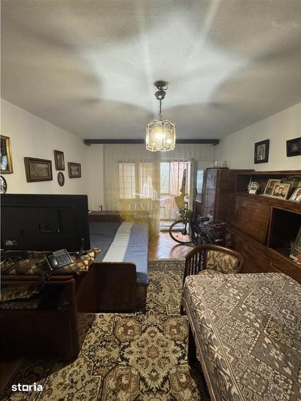 Apartament cu 4 camere decomandat în Bucovina