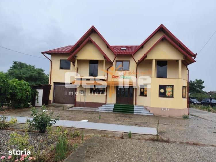 Casă cu 4 camere cu Teren 1200 Mp în Central