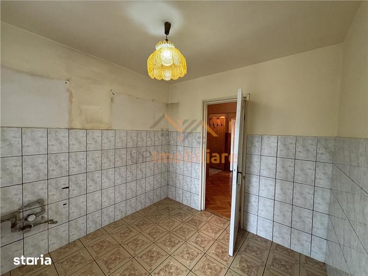 Apartament cu 3 camere în Decebal