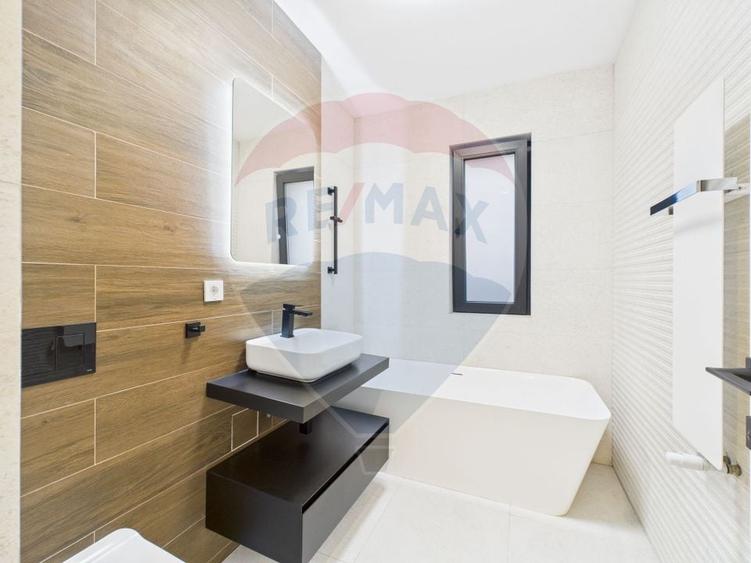 Duplex cu 4 camere cu Piscina în Corbeanca
