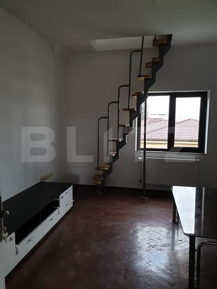 Casă individuală cu 11 camere cu Canalizare în Central
