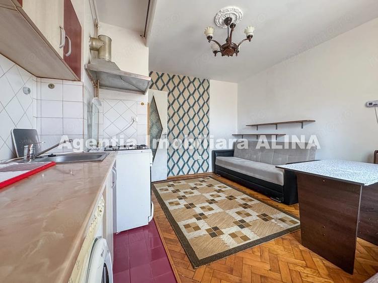 Garsonieră decomandată în Gojdu
