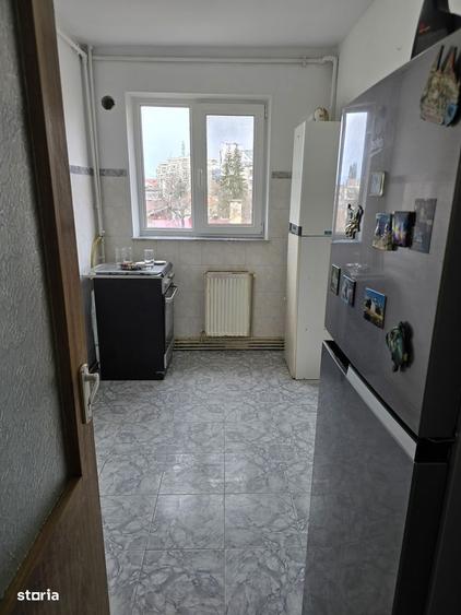 Apartament cu 3 camere semidecomandat în Central