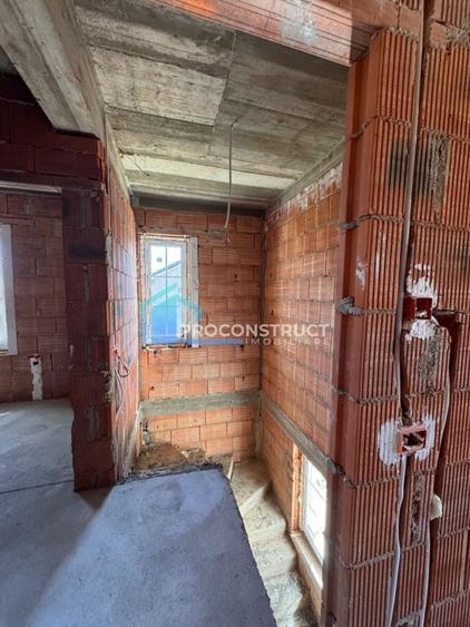 Duplex cu 4 camere cu Canalizare în Giarmata