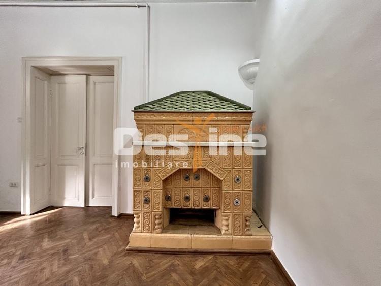 Casă individuală cu 9 camere cu Canalizare în Gheorghe Doja