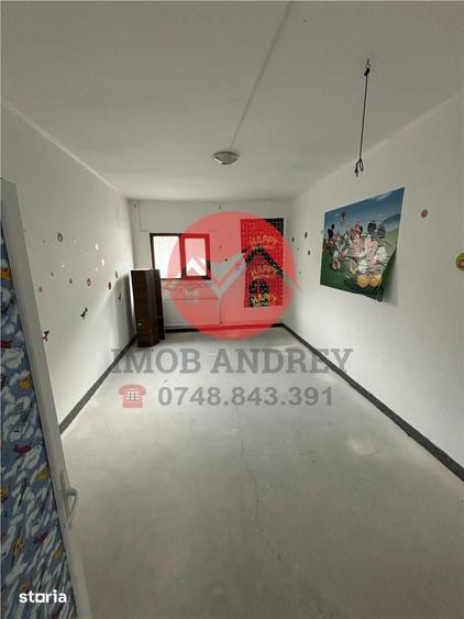 Spațiu comercial, de 300 mp, în Central