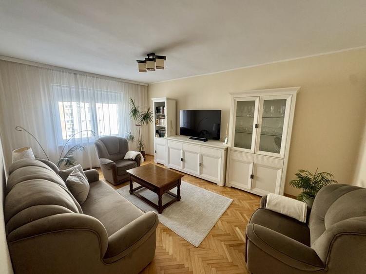 Apartament cu 3 camere în Unirii