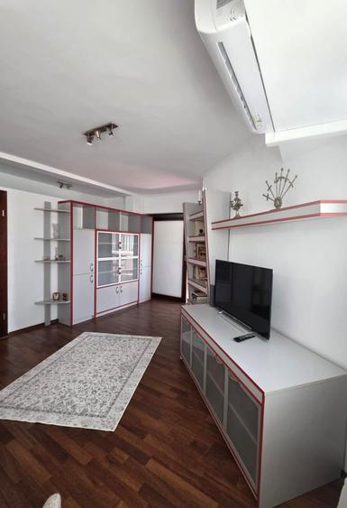 Apartament cu 3 camere decomandat în Titulescu
