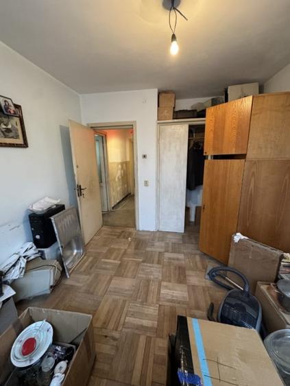 Apartament cu 3 camere semidecomandat în Sud