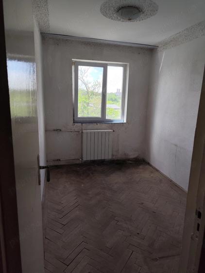 Apartament cu 3 camere decomandat în Km 4