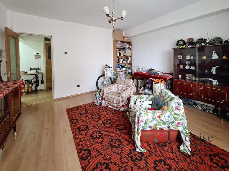 Apartament cu 3 camere decomandat în Răcădău