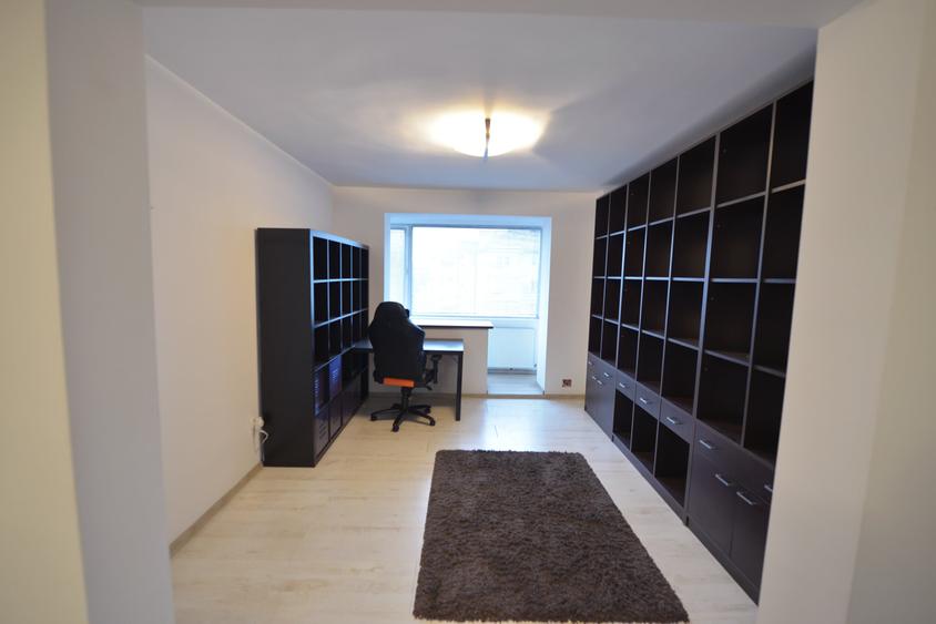 Apartament cu 4 camere semidecomandat în Baba-Dochia