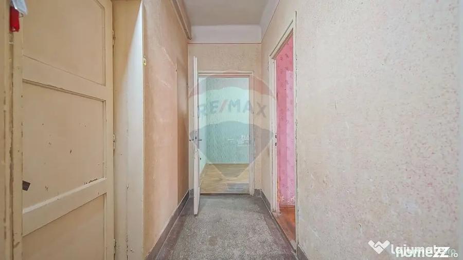 Apartament cu 4 camere decomandat în Dealul Cetății