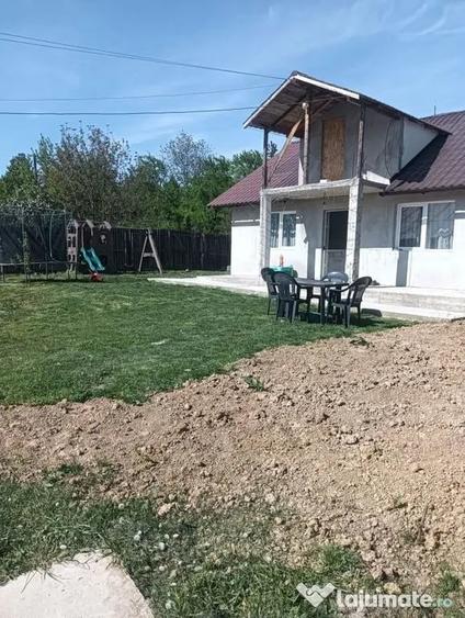 Casă cu 2 camere cu Teren 400 Mp în Pietrăria