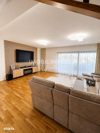 Casă cu 4 camere cu Teren 371 Mp în Cetate