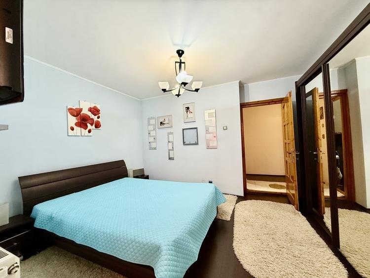 Apartament cu 3 camere decomandat, mobilat în Ovidiu